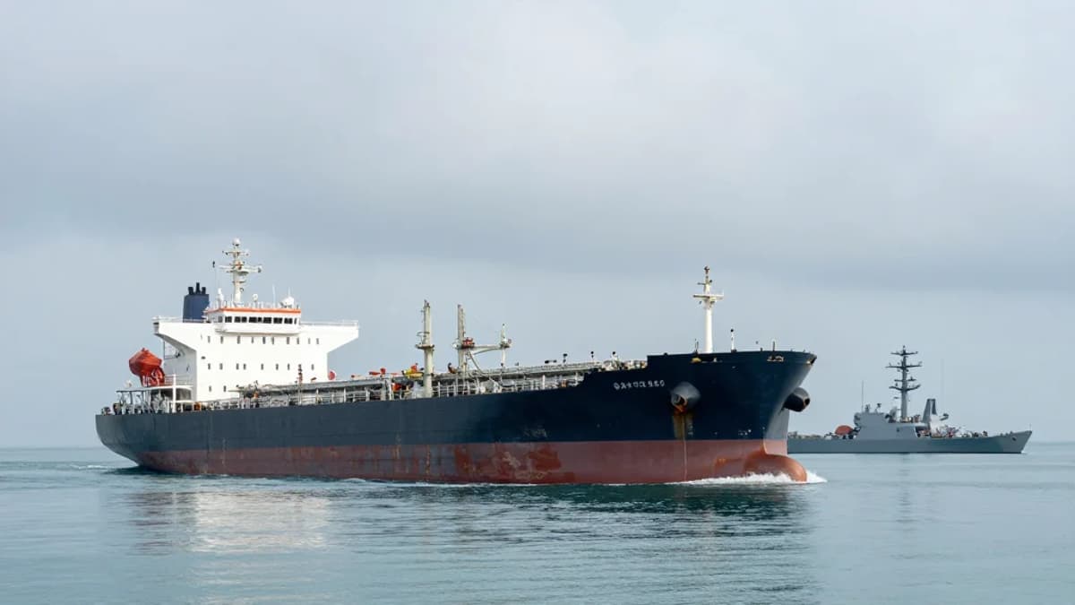 Navy Halts Escorts, Raising Hormuz Supply‑Chain Risks