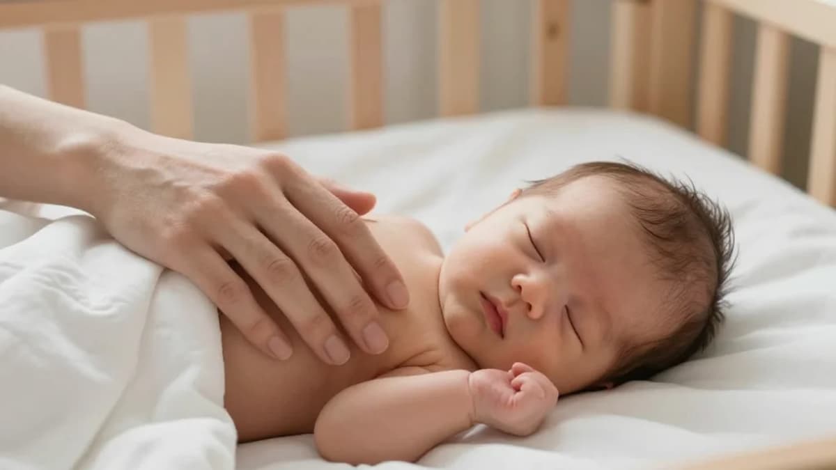 Midwife with 14 Years' Experience Shares Simple Trick to Settle Babies Who Won't Stay in Their Cot