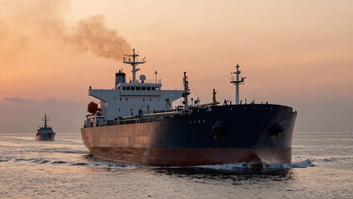 Strait of Hormuz Crisis Halts Traffic, Tankers Brace