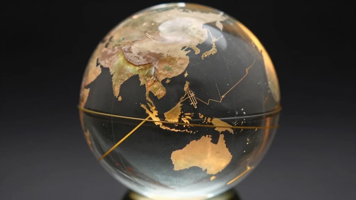 Malaysia’s Economy Faces Geopolitical Shock and Record IPO