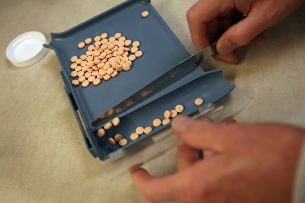 Bipartisan Bill Aims to Break Pharmacies Away From Health Insurers and PBMs