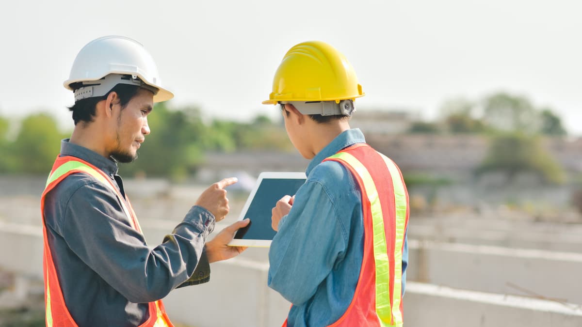 MOM Outlines Measures Taken to Mitigate UV and Heat Exposure Risks for Outdoor Workers in Singapore