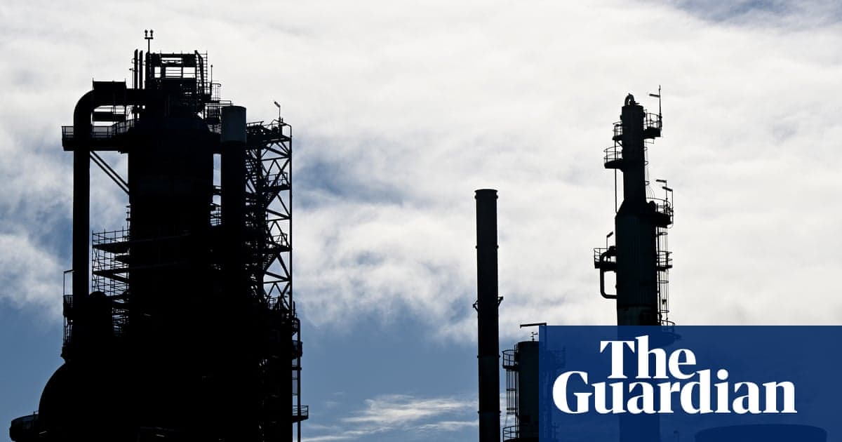 Australians Will Pay More if Albanese Prioritises Fossil Fuel Projects, Former Oil and Gas Leaders Warn