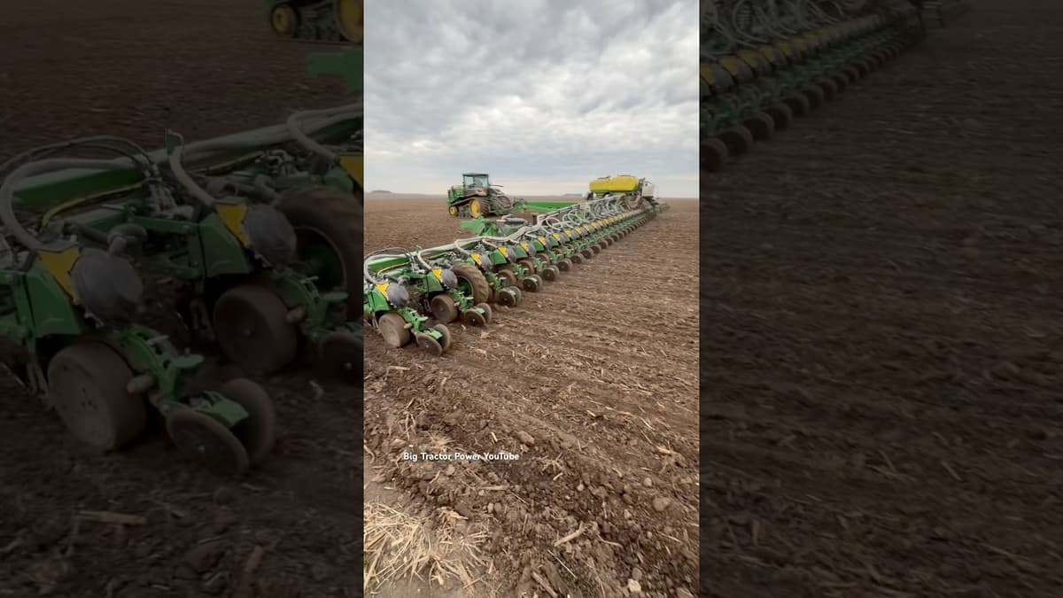 JOHN DEERE DB120 48 Row Corn Planter #bigtractorpower #johndeere #tractor