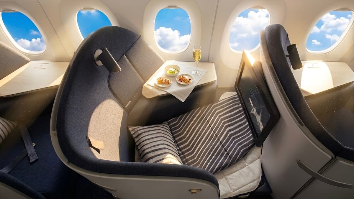 Finnair A350 Business Class Review | Helsinki to Hong Kong | Unique Seat + Stunning Views