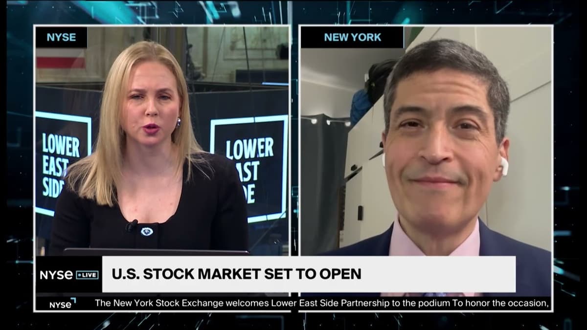 Wall Street Expert Discusses How Investors Should Approach Early Week Volatility