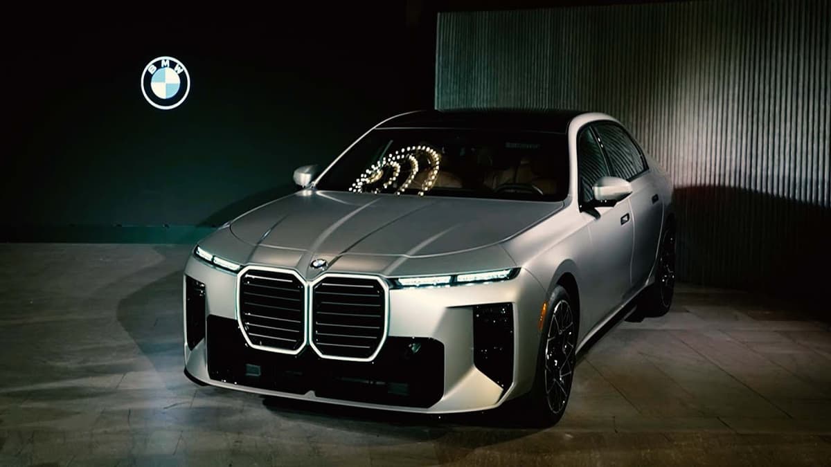 BMW Says EV Demand Is Rising, Unveils the New Series 7
