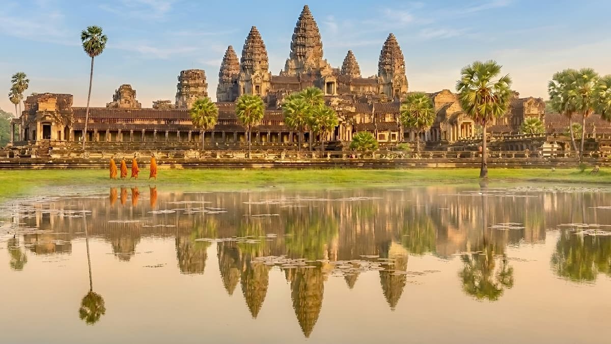 ANGKOR WAT (Cambodia) | Largest Temple in the World | Full Tour & Documentary in 4K