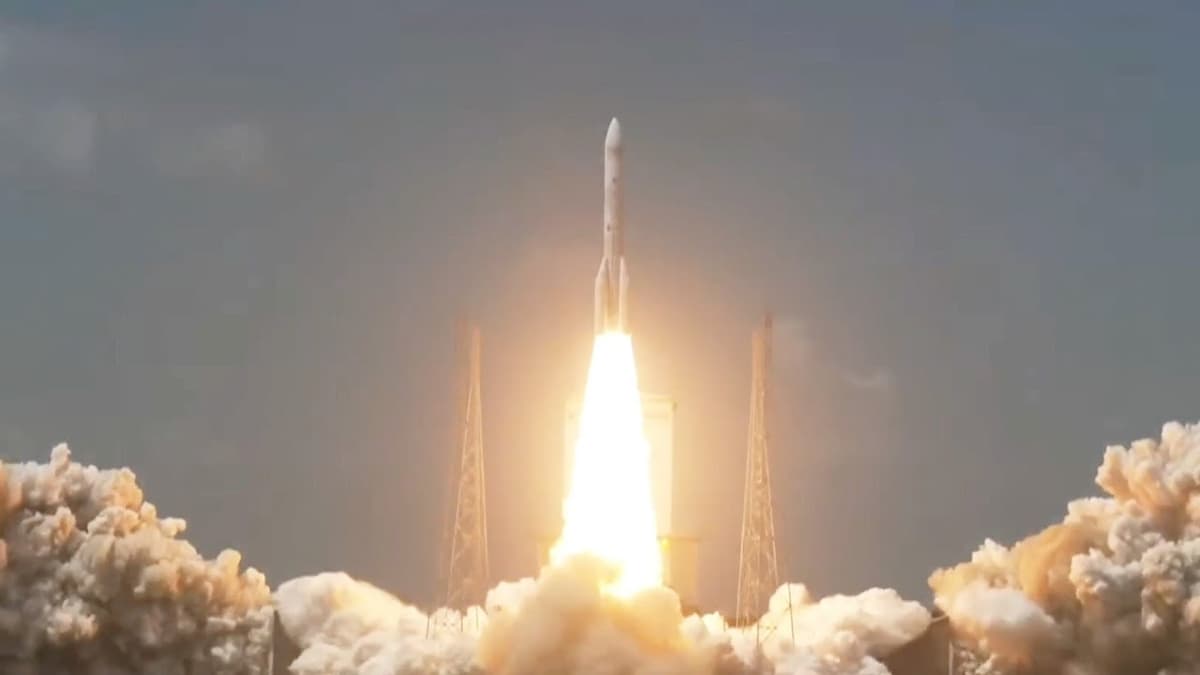 Blastoff! Most Powerful Ariane 6 Rocket Launches 32 Amazon Satellites
