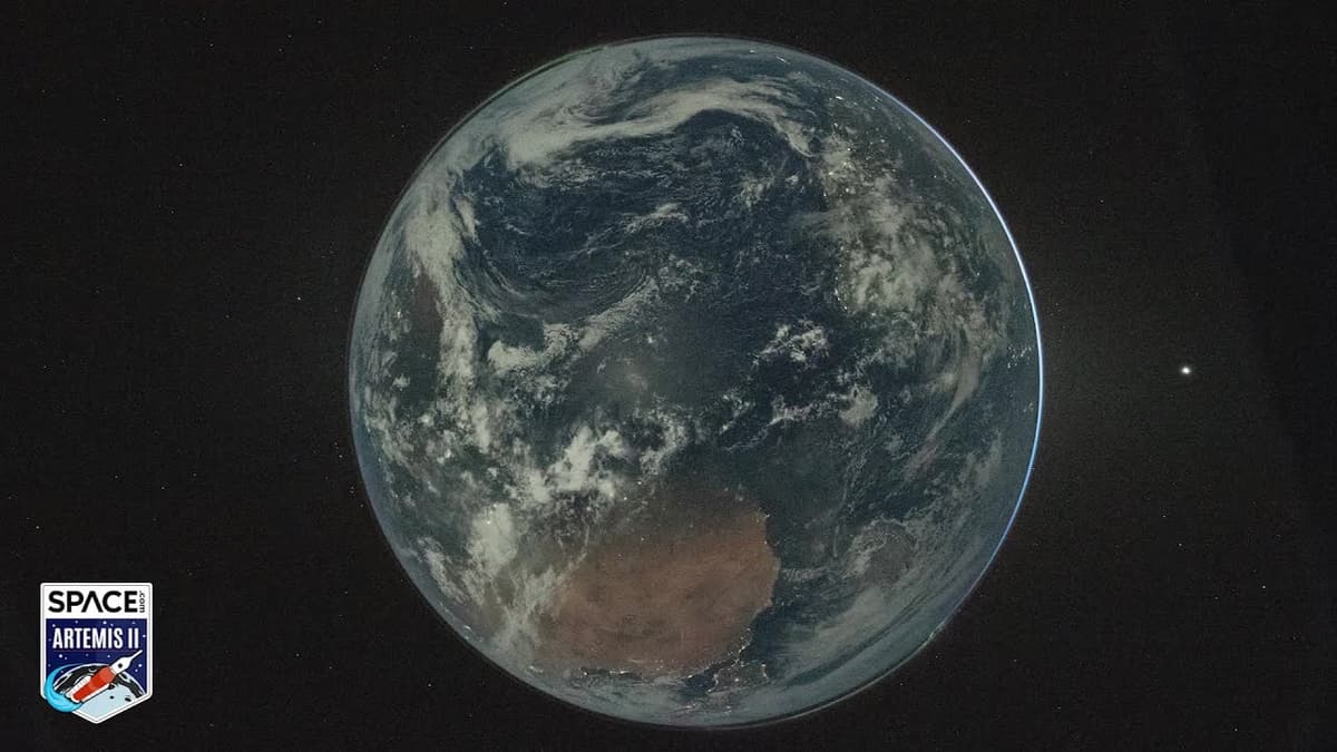 Artemis 2 Crew Captures Earth, Satellites, and Auroras in Stunning Timelapse of Raw Images