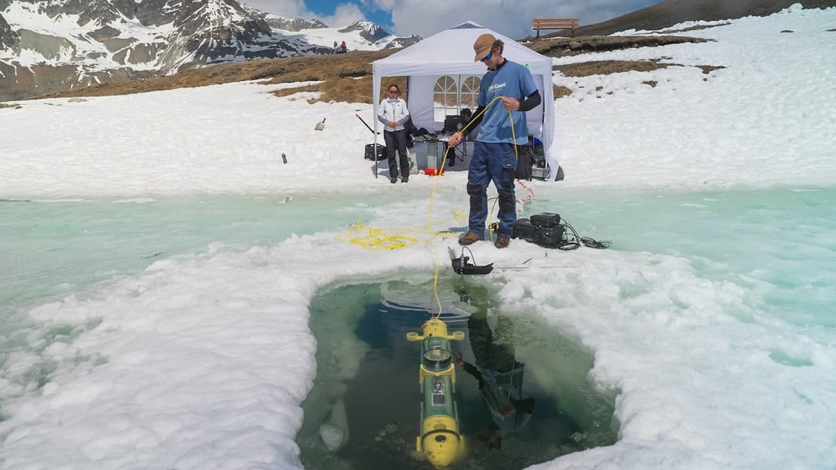 Underwater Robot Measures Ice Thickness