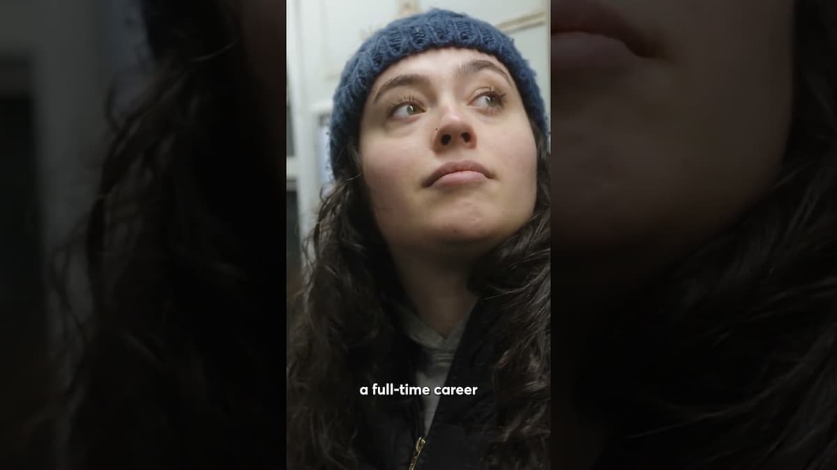 26-Year-Old Works at a Bookstore and Lives on $53,000 a Year in New York City