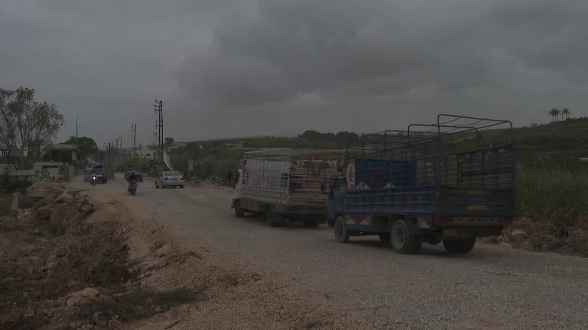 Live From Qasmiyeh Bridge with Traffic to and From the South Lebanon