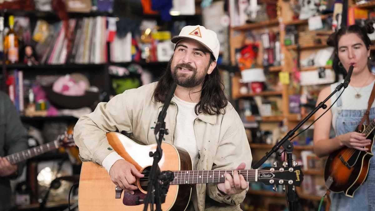 Noah Kahan: Tiny Desk Concert