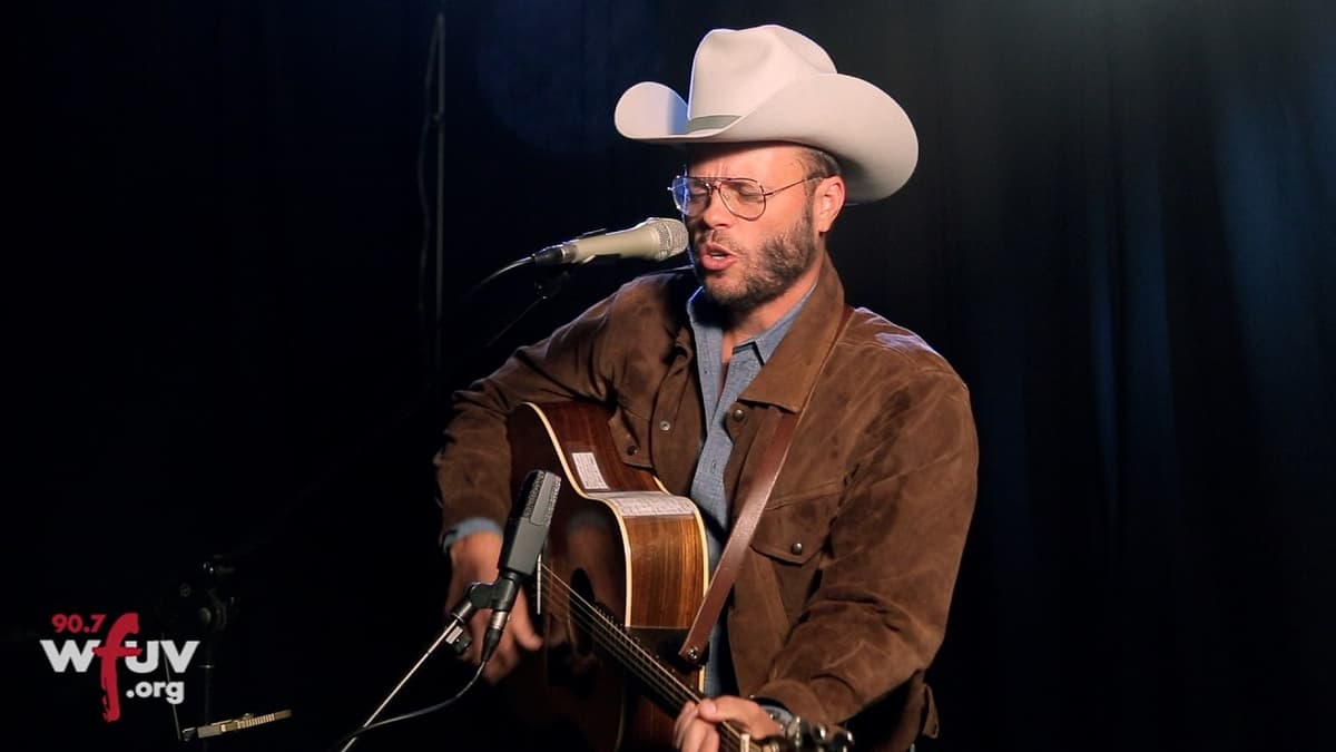 Charley Crockett - "Tennessee Quick Cash" (Live at WFUV)