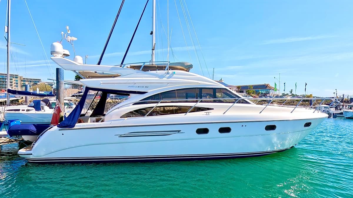 £320,000 Yacht Tour : SETAG 2008 Princess 42