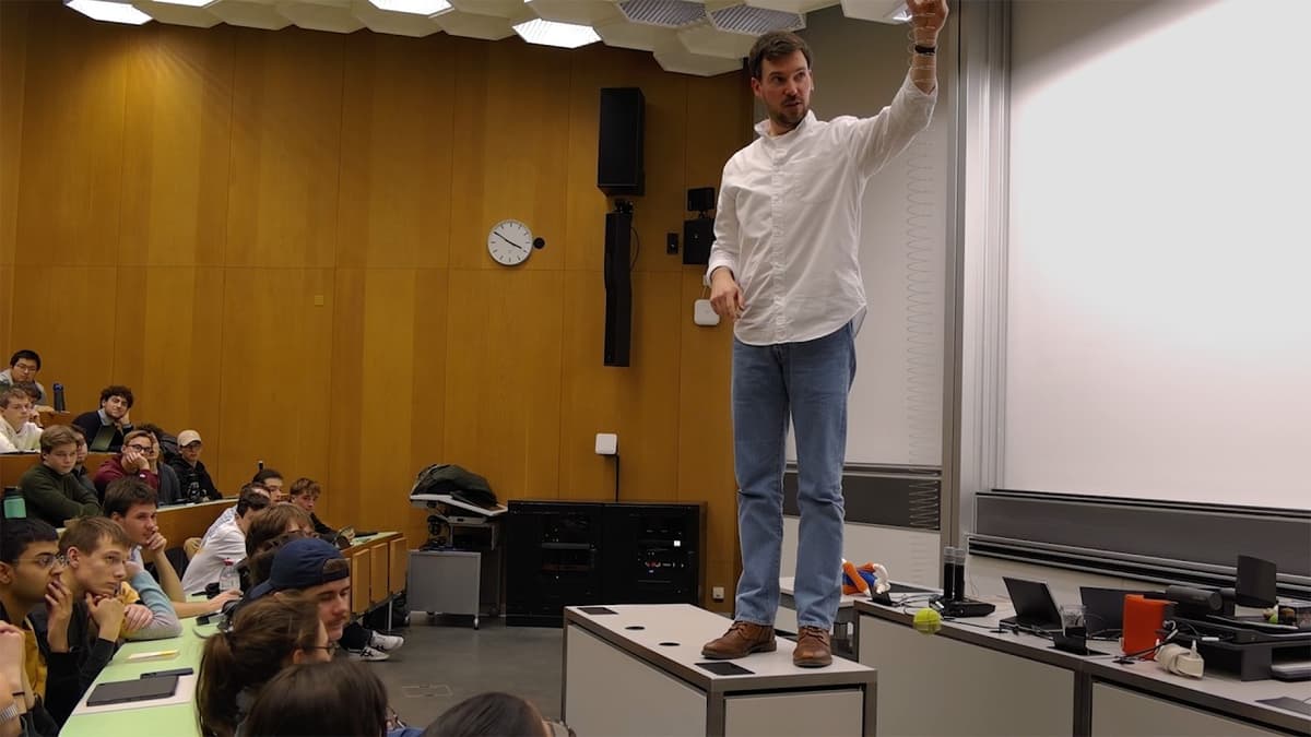 Making Dynamics Easier for 700+ Students (AI, Weekly Practice & 99% Participation)