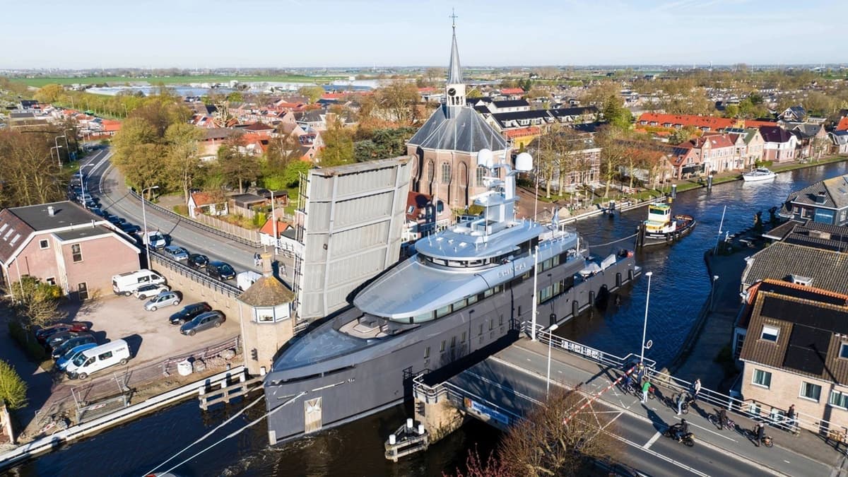 The 54.9m/ 180ft 2021 Feadship Shinkai