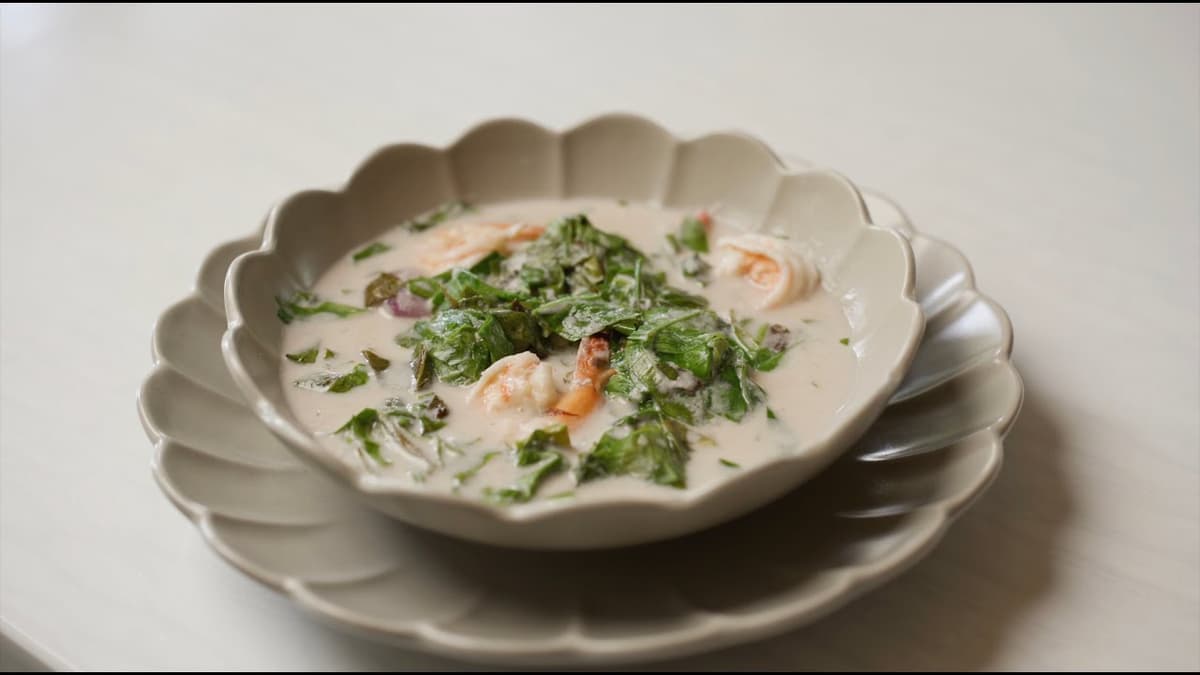 Tom Kati Bai Liang Goong: Coconut Milk Soup with Malindjo Leaves and Shrimp