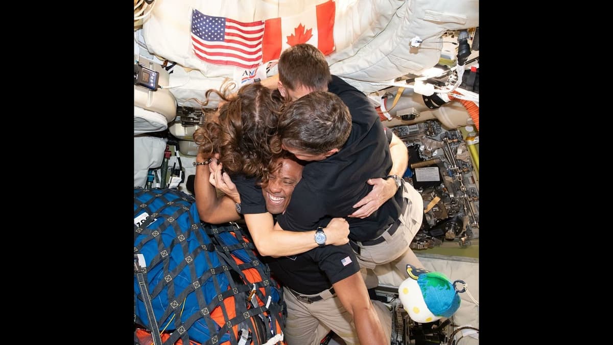 Space Policy Edition: Why Humans Matter — The Philosophy of Artemis II - Planetary Radio