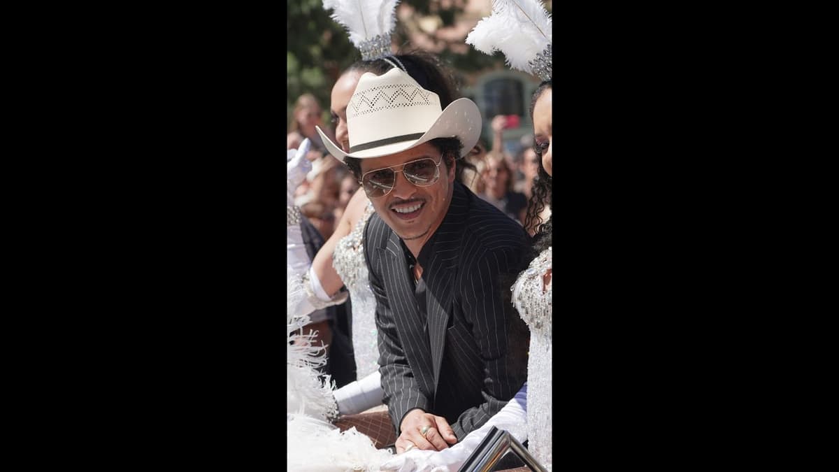 Bruno Mars Named 'New King of Las Vegas'