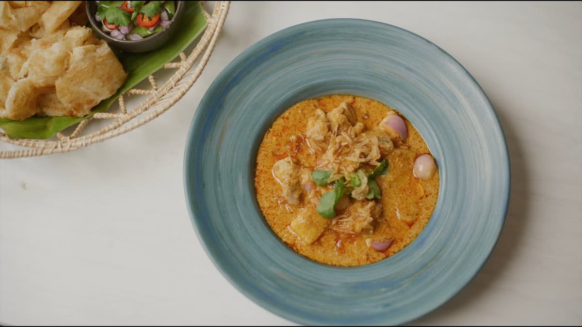 Massaman Curry with Chicken and Peanuts