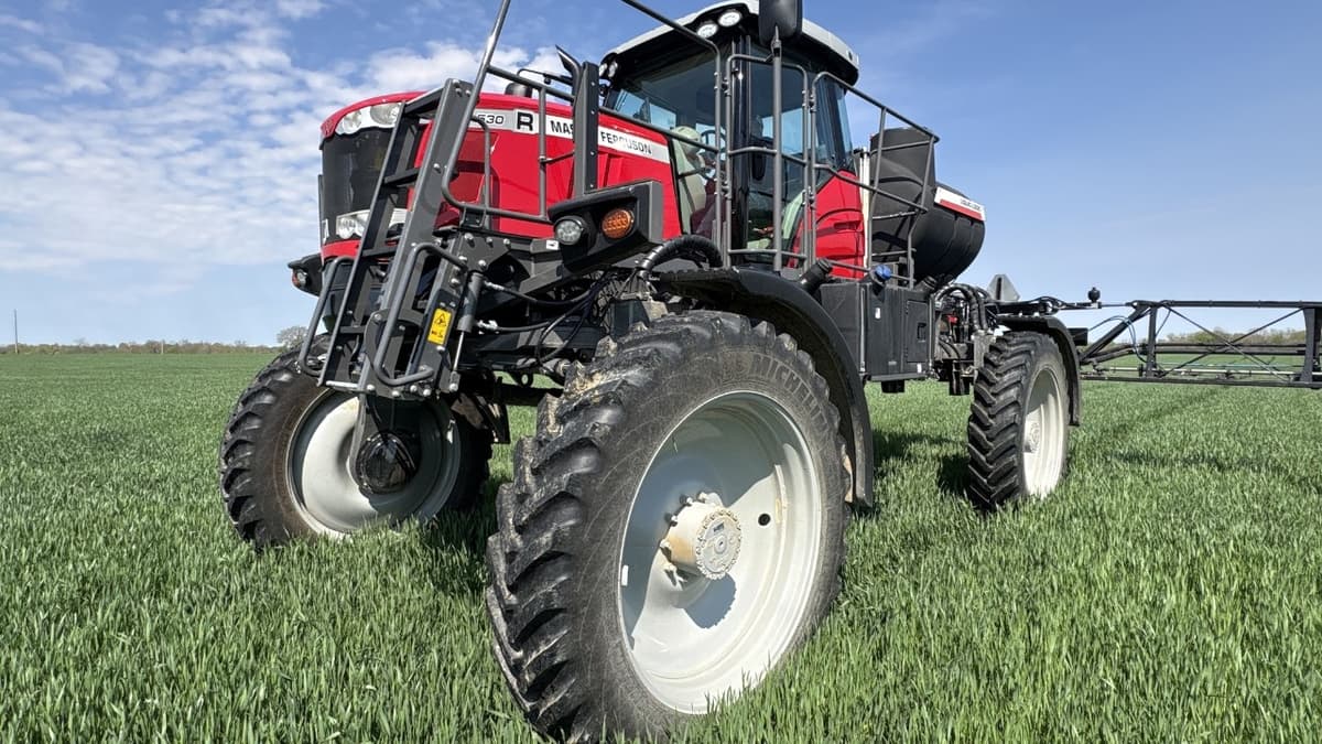 MASSEY FERGUSON 530R Self Propelled Sprayer