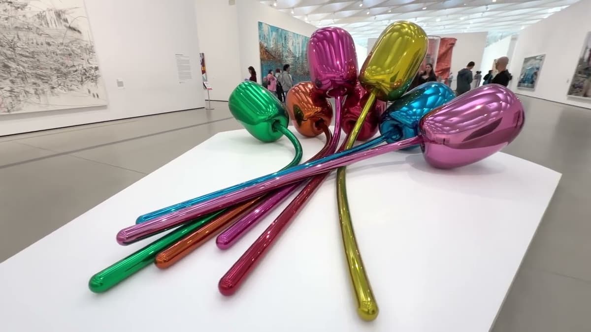 Jeff Koons: Tulips (1995–2004)