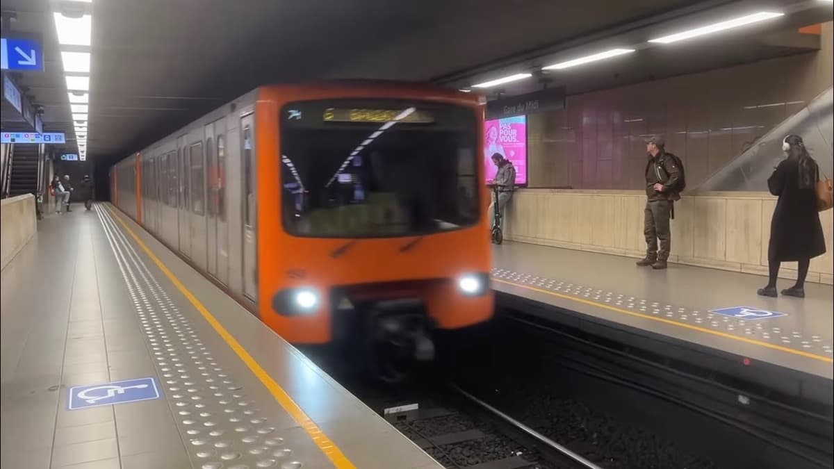 Brussels Metro Line 2: Make up Your Mind, Will You?