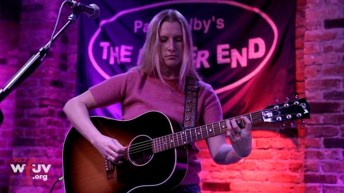 Billie Marten - "Feeling" (Live at WFUV)