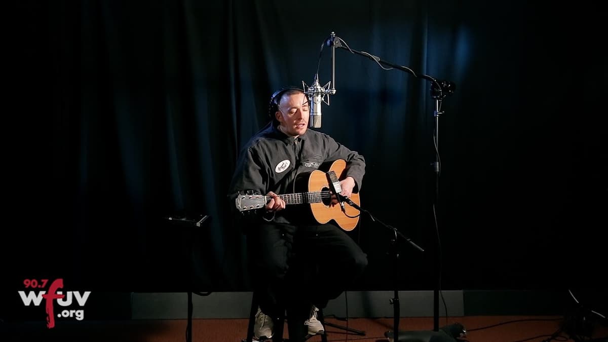 Dermot Kennedy - "Blue Eyes" (Live at WFUV)
