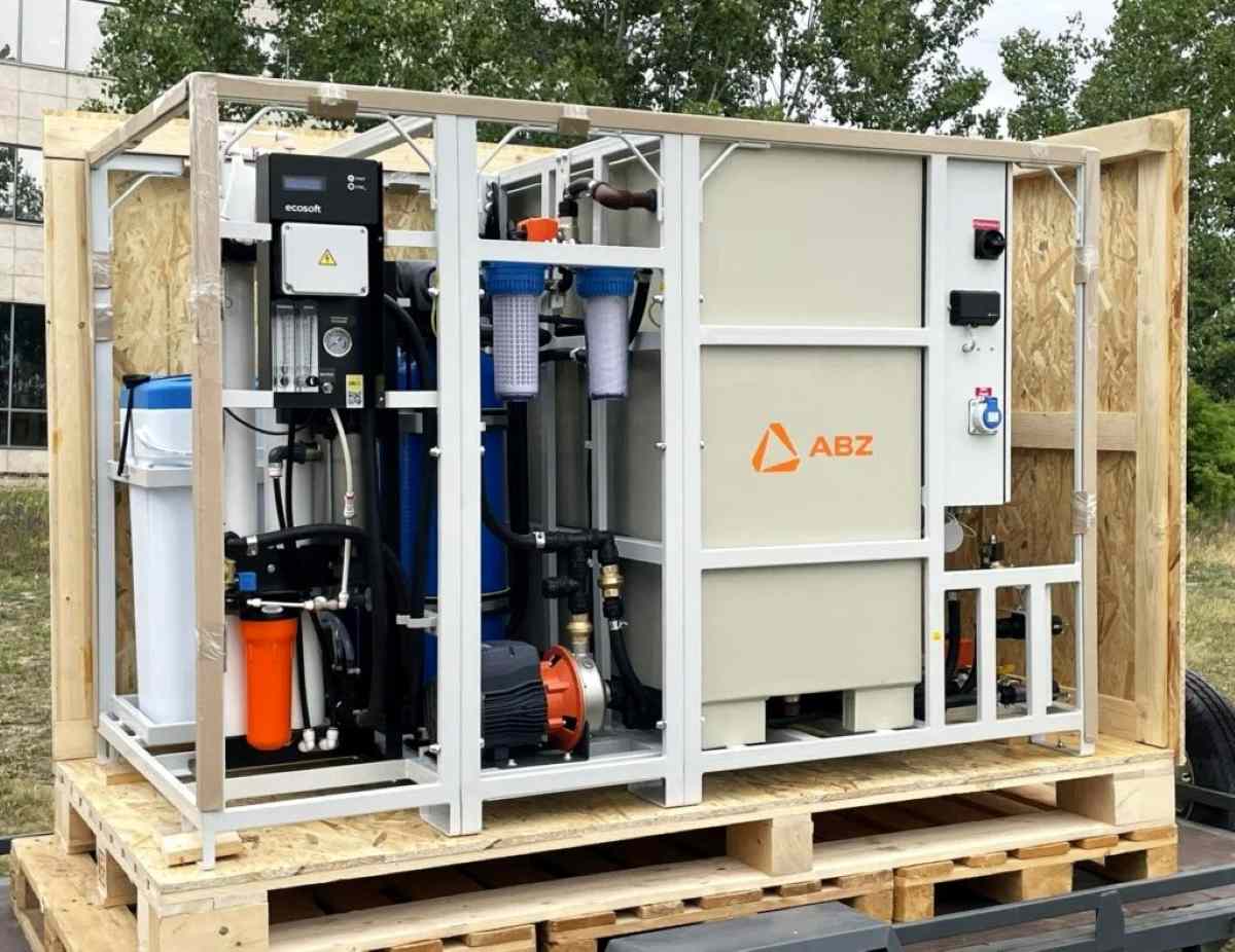 Drones Were Already Clean Buildings. This System Makes Them Practical