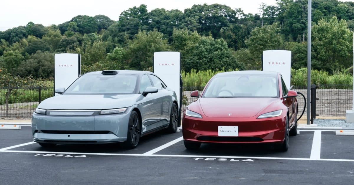 Tesla Offers 1 Year of Free Supercharging, Claims ~40% Premium for Non-Tesla EVs