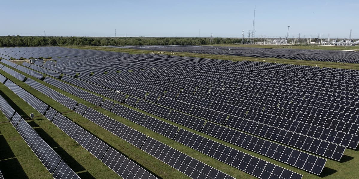 Solar Is Crushing Gas Growth Worldwide, a New Report Finds