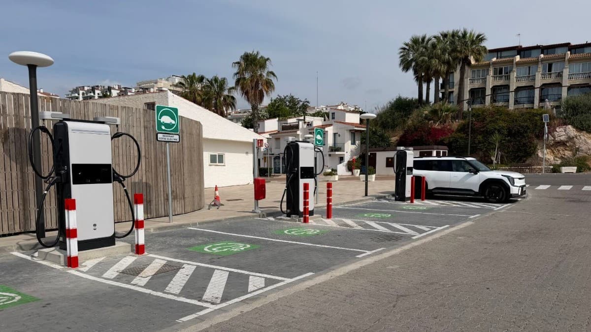 Wallbox Deploys Its First Supernova PowerRing DC Fast Chargers