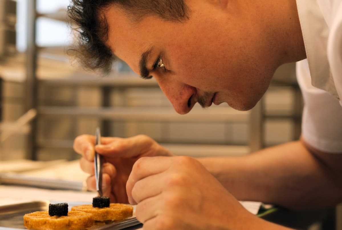 Renewed: Knife Edge: Chasing Michelin Stars
