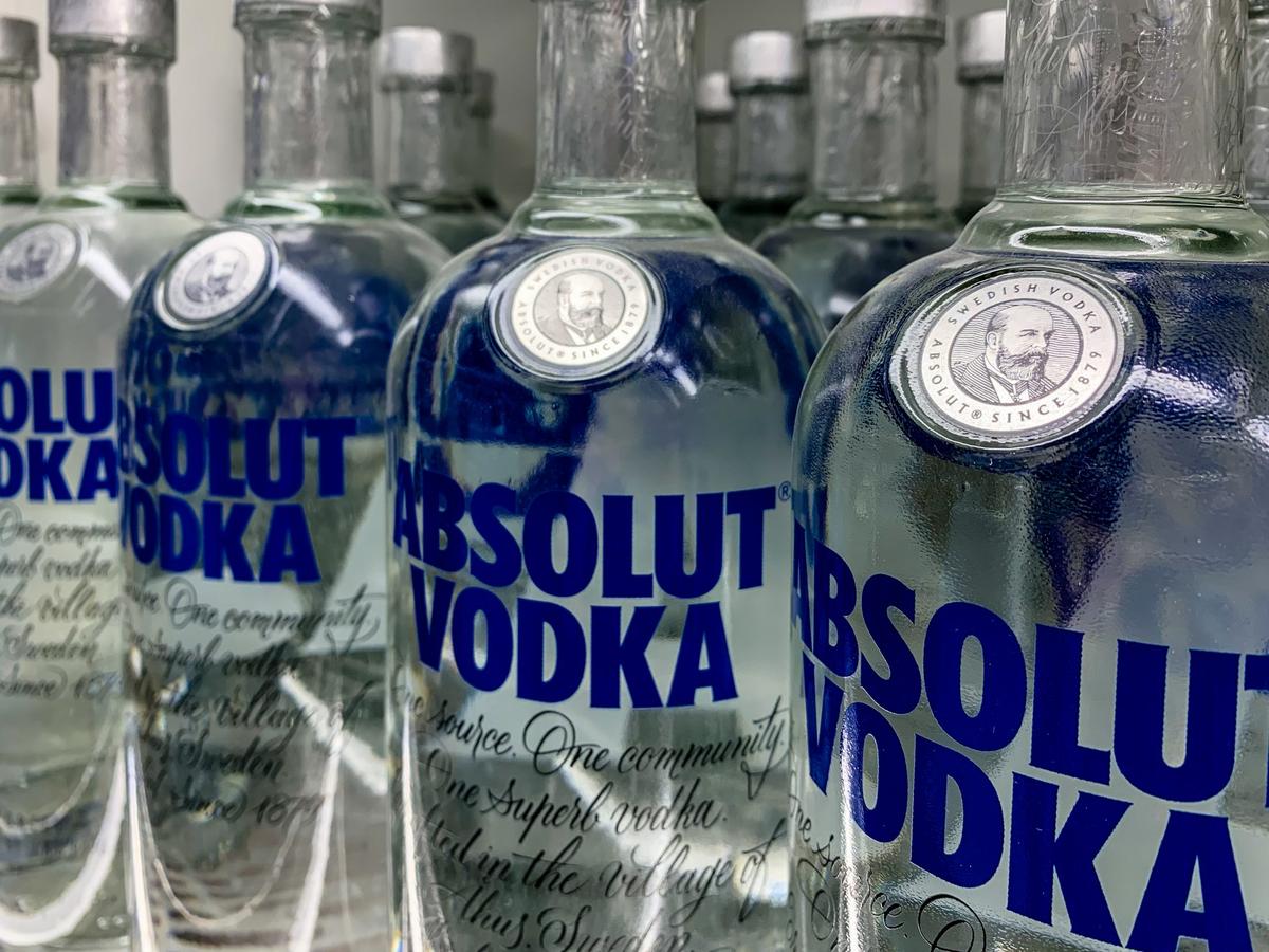 Pernod Ricard Sees First Signs of Recovery in a Year of Decline