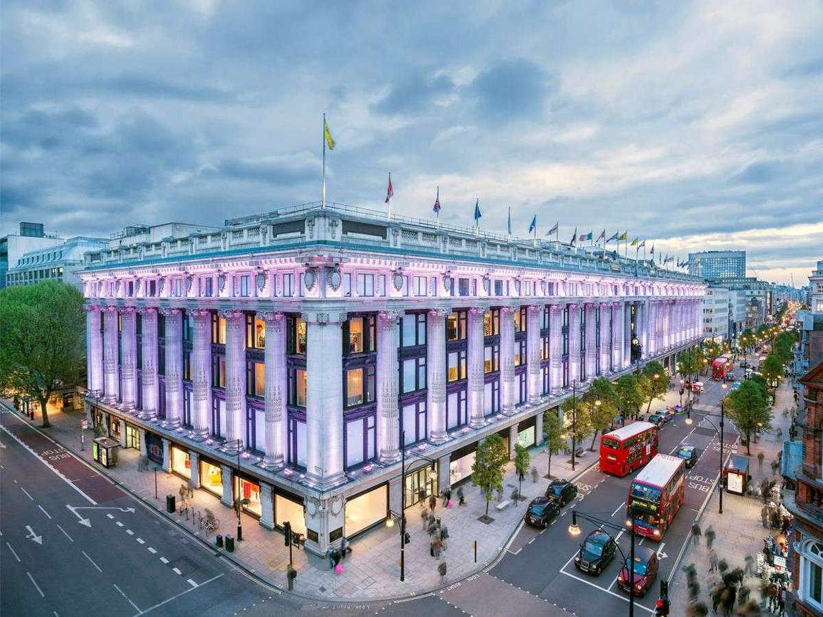 New Central Management for Selfridges, KaDeWe and Co