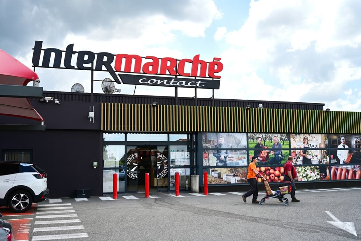 French Retailers Are Stepping up Competition over Neighborhood Stores