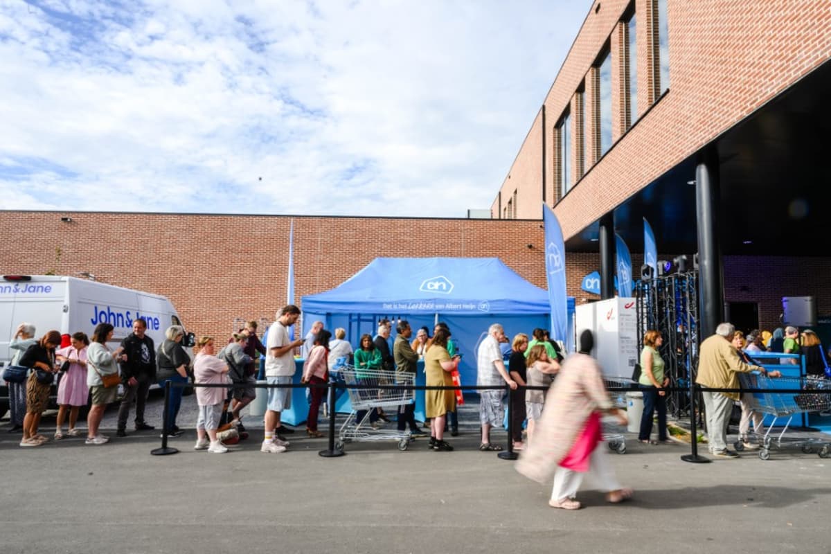 [In the Picture] Long Lines at the Opening of Antwerp’s Largest Albert Heijn