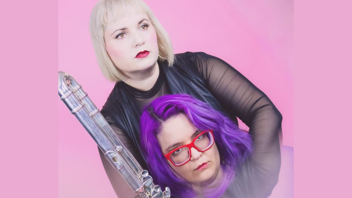 SydeBoob Duo’s”Au Naturel” Is a Bold and Athletic Debut