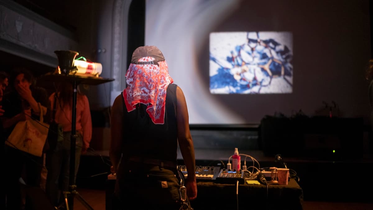 Char Jeré and Guests Mold Time and Space in “Planet/Tear”