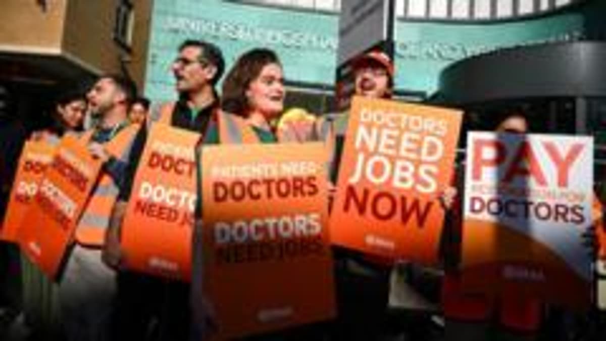 Resident Doctors in England to Strike for 16th Time over Pay