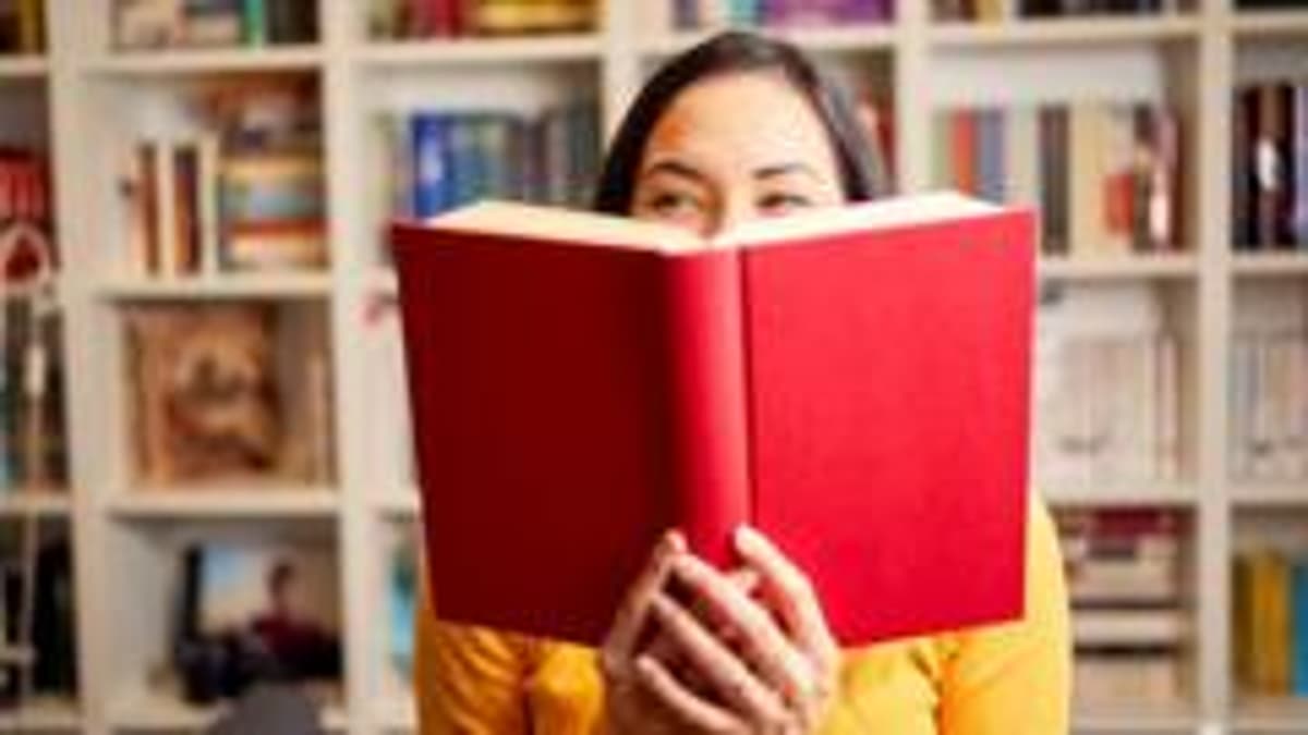 Heated Rivalry, The Housemaid and Fourth Wing: TikTok Launches BookTok Bestseller List