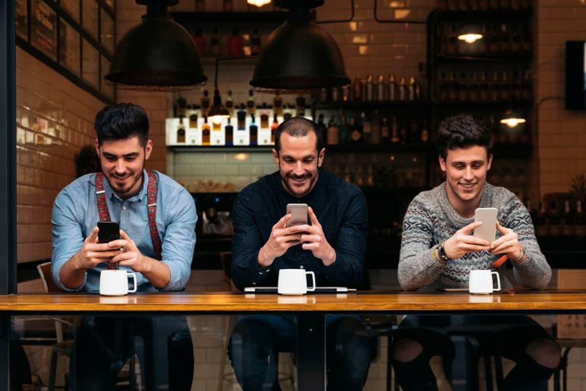 India Smartphone Shipments Drop 5% in Q1 Amid Inventory Caution and Pricing Pressures