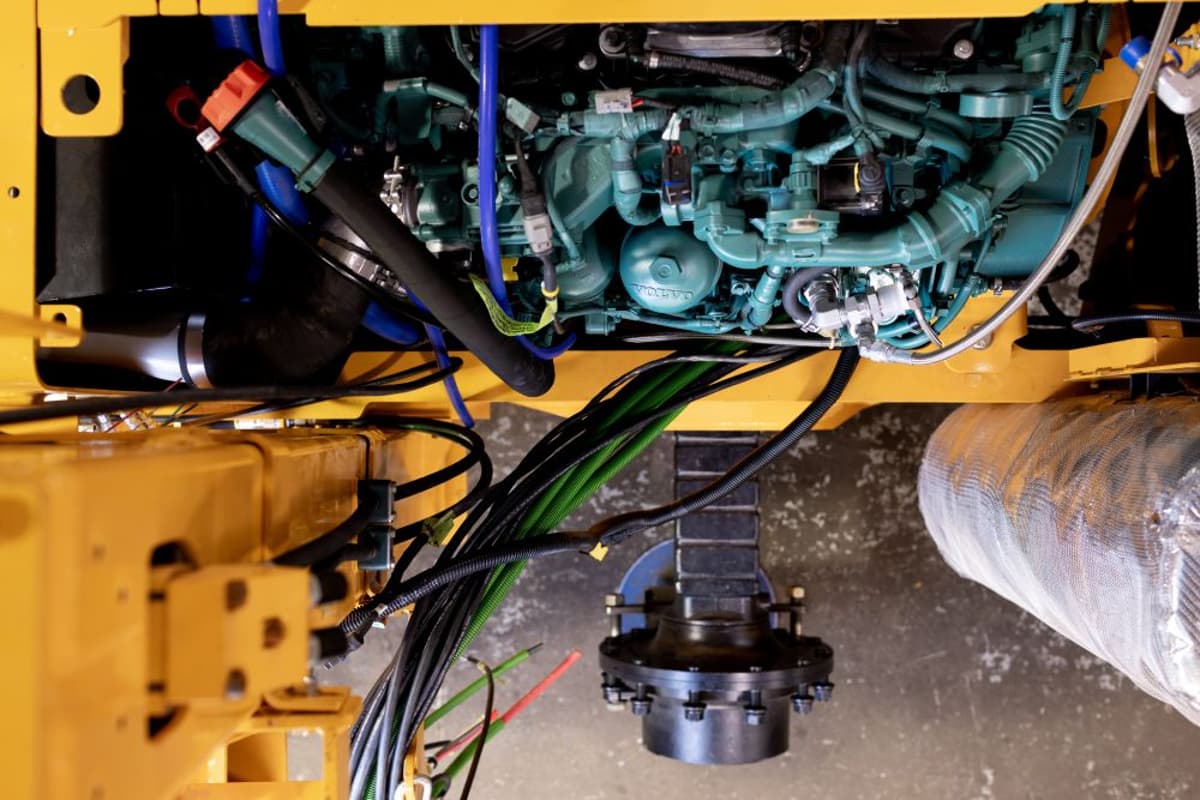 MacLean Delivers First Volvo Penta-Powered Machine to Quebec Site