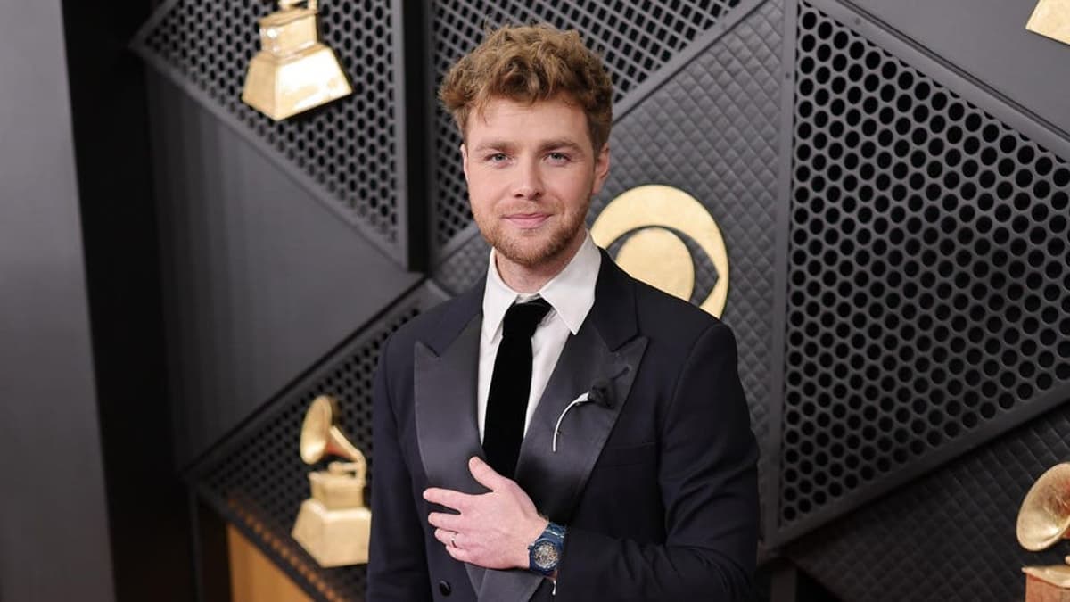 Alex Warren Doubles His No. 1s With His Latest Smash