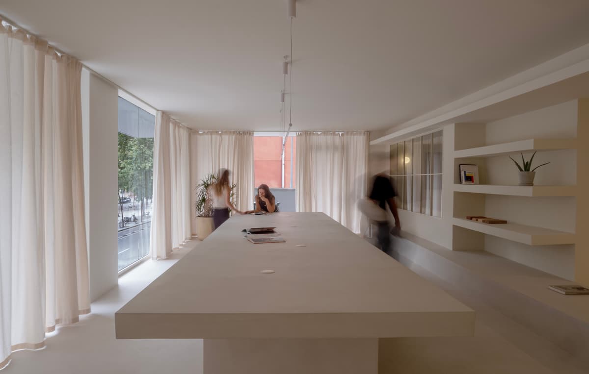 Unwhite Office / Brenzo