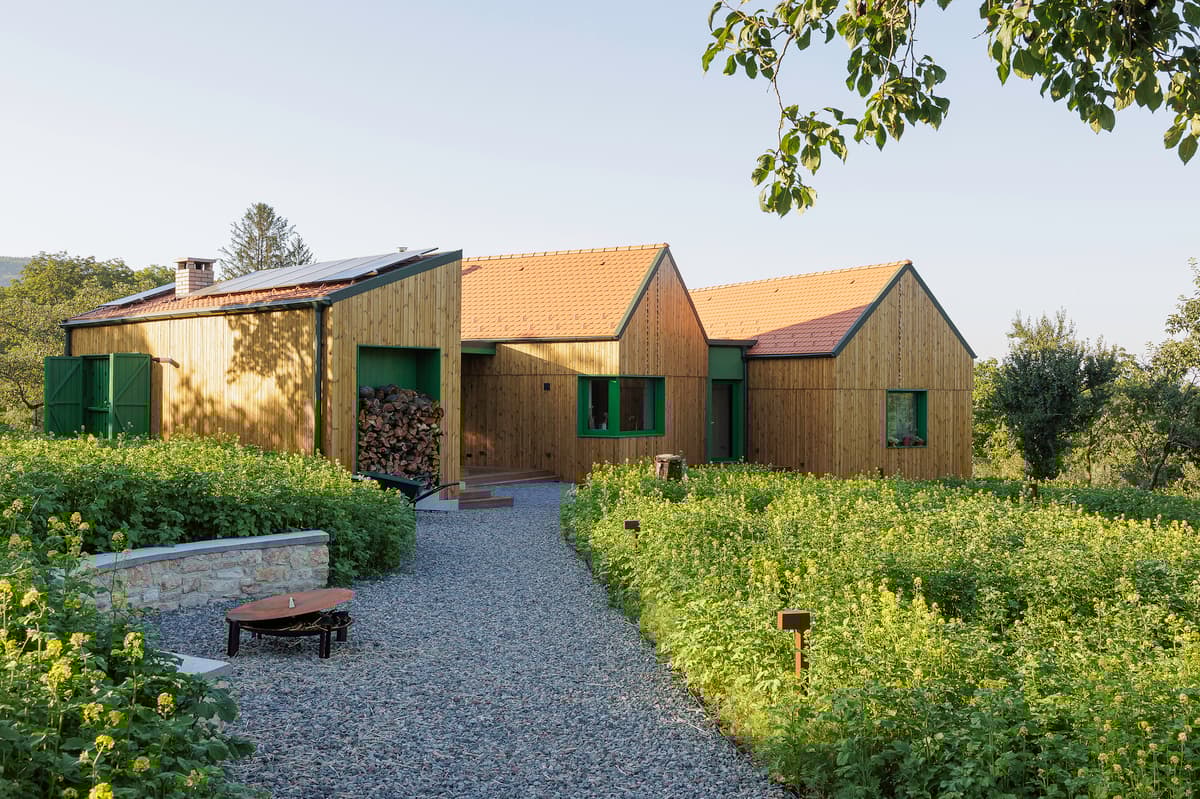 Holiday Homes in Moldovenești / MVAA