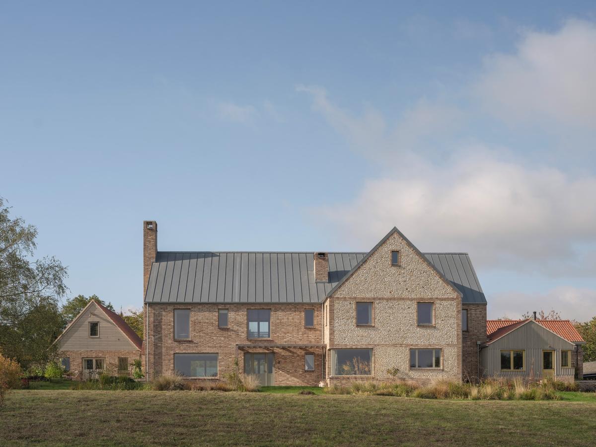 Contemporary Farmhouse / Ashworth Parkes Architects